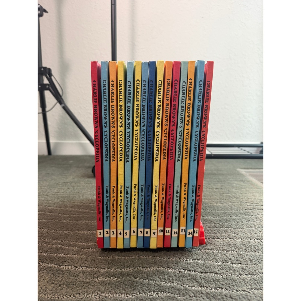 Charlie Brown's 'Cyclopedia Complete 15 Vol Set Funk & Wagnalls Snoopy Bookrack